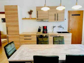 Zentrale Wohnung, Komplette Ausgestattet-Neue Möbel